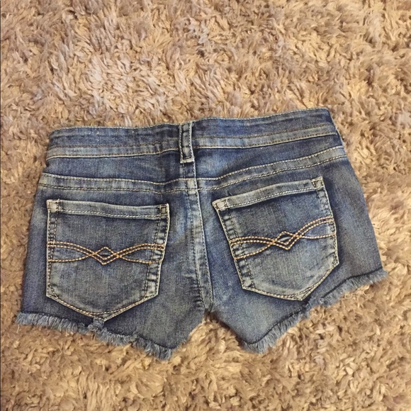 Mudd Cut off jean shorts - Picture 2 of 4